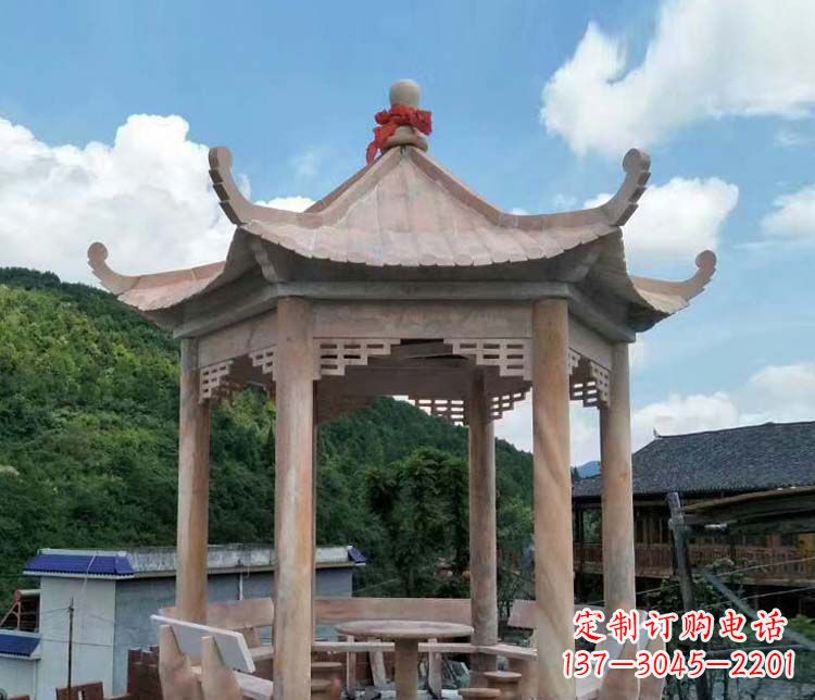 昆明一流的公园晚霞红六角石雕凉亭