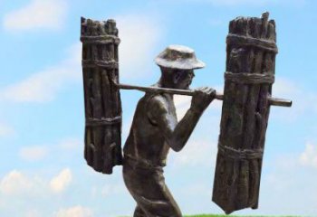 昆明精美老人铜雕，传承古代挑柴精神