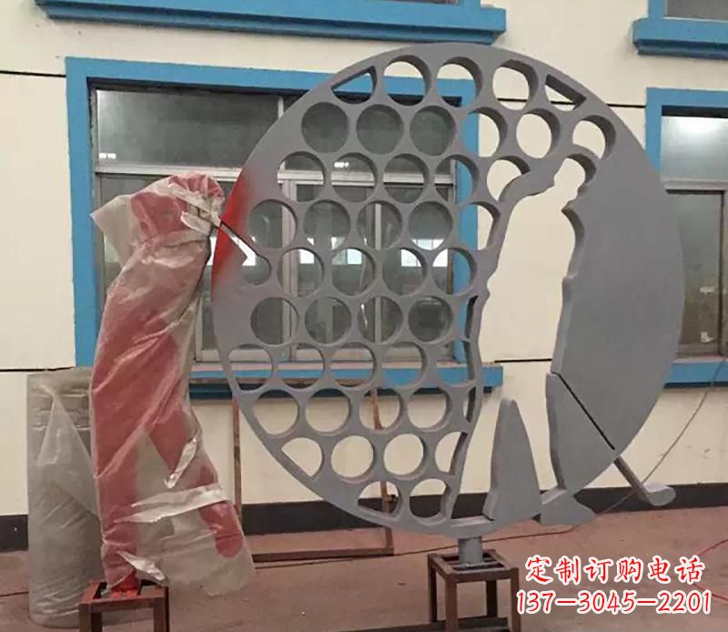 昆明广场不锈钢打高尔夫球雕塑