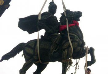 昆明仰望古代将军，来一场跨越时空的雕塑之旅