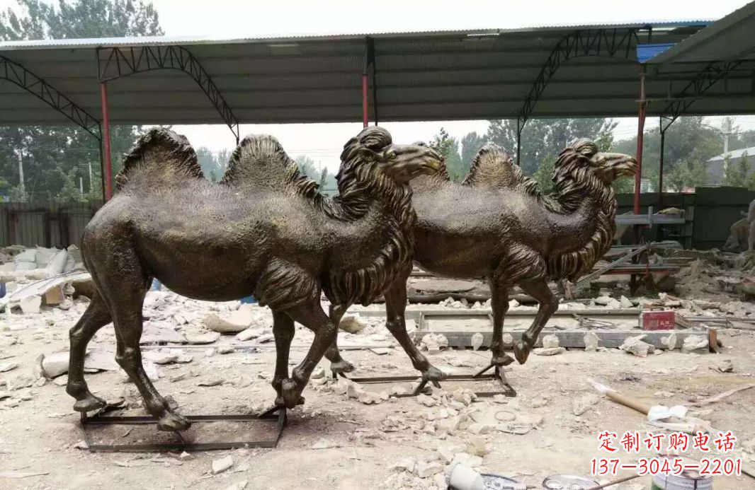 昆明骆驼动物铜雕