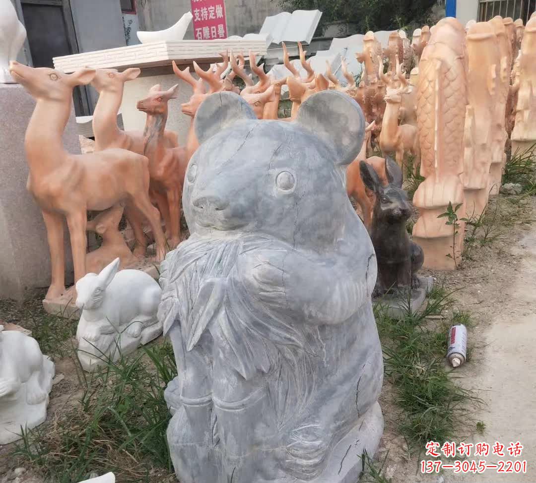 昆明青石熊猫雕塑,传承古典文化
