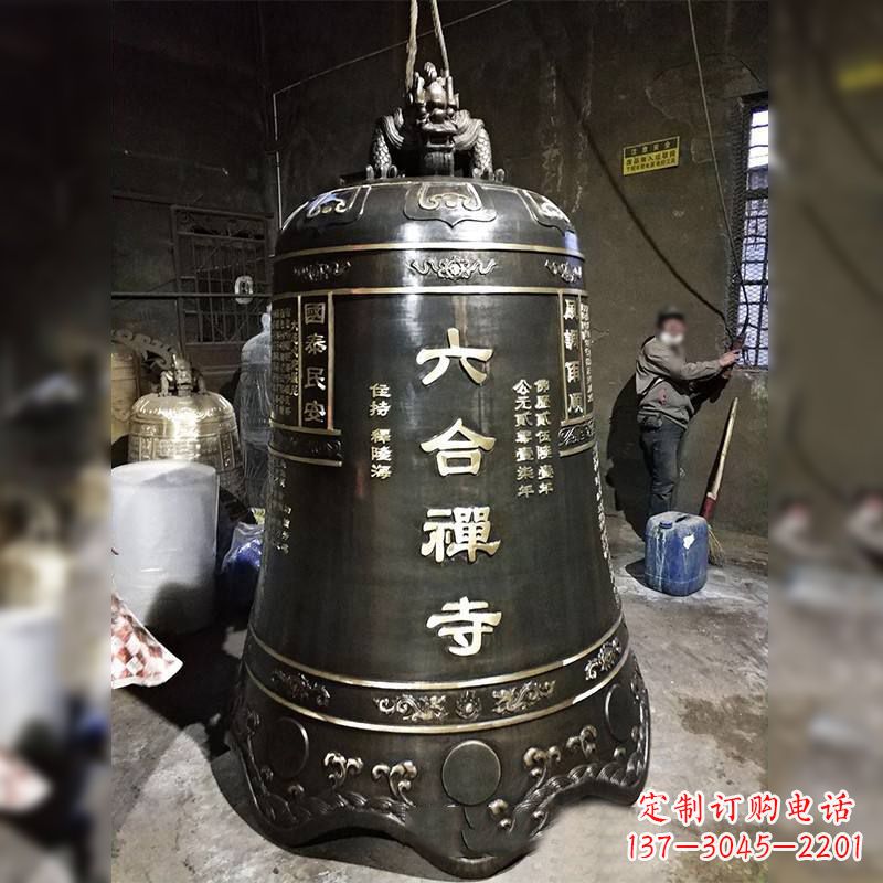 昆明寺院铸铜铜钟