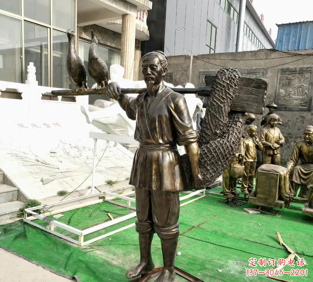 昆明铜雕打鱼老人雕塑