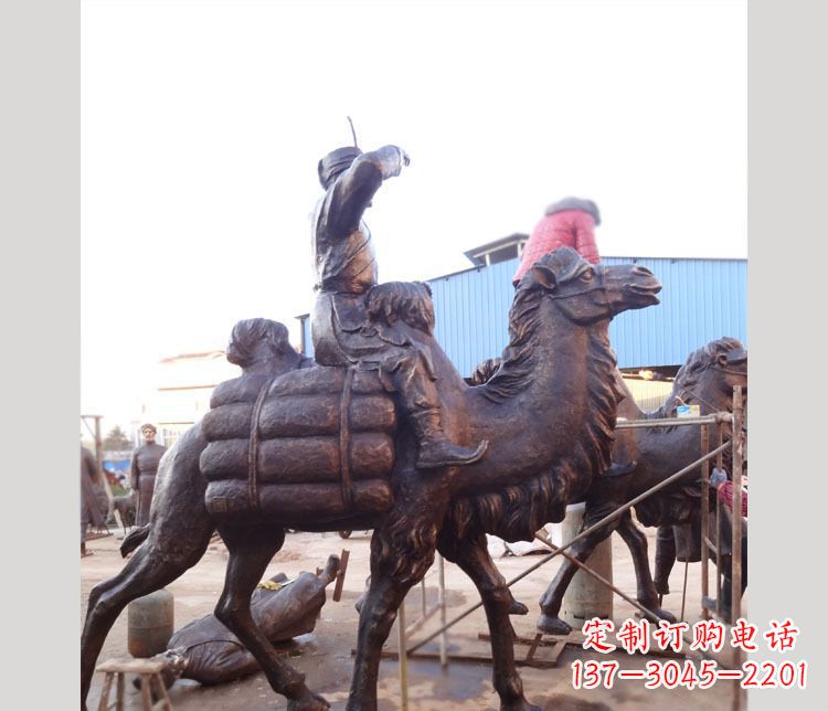 昆明铜雕广场骑骆驼雕塑