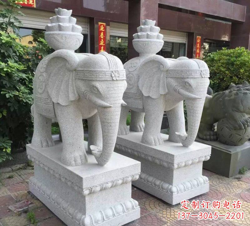 昆明驮元宝的大象石雕