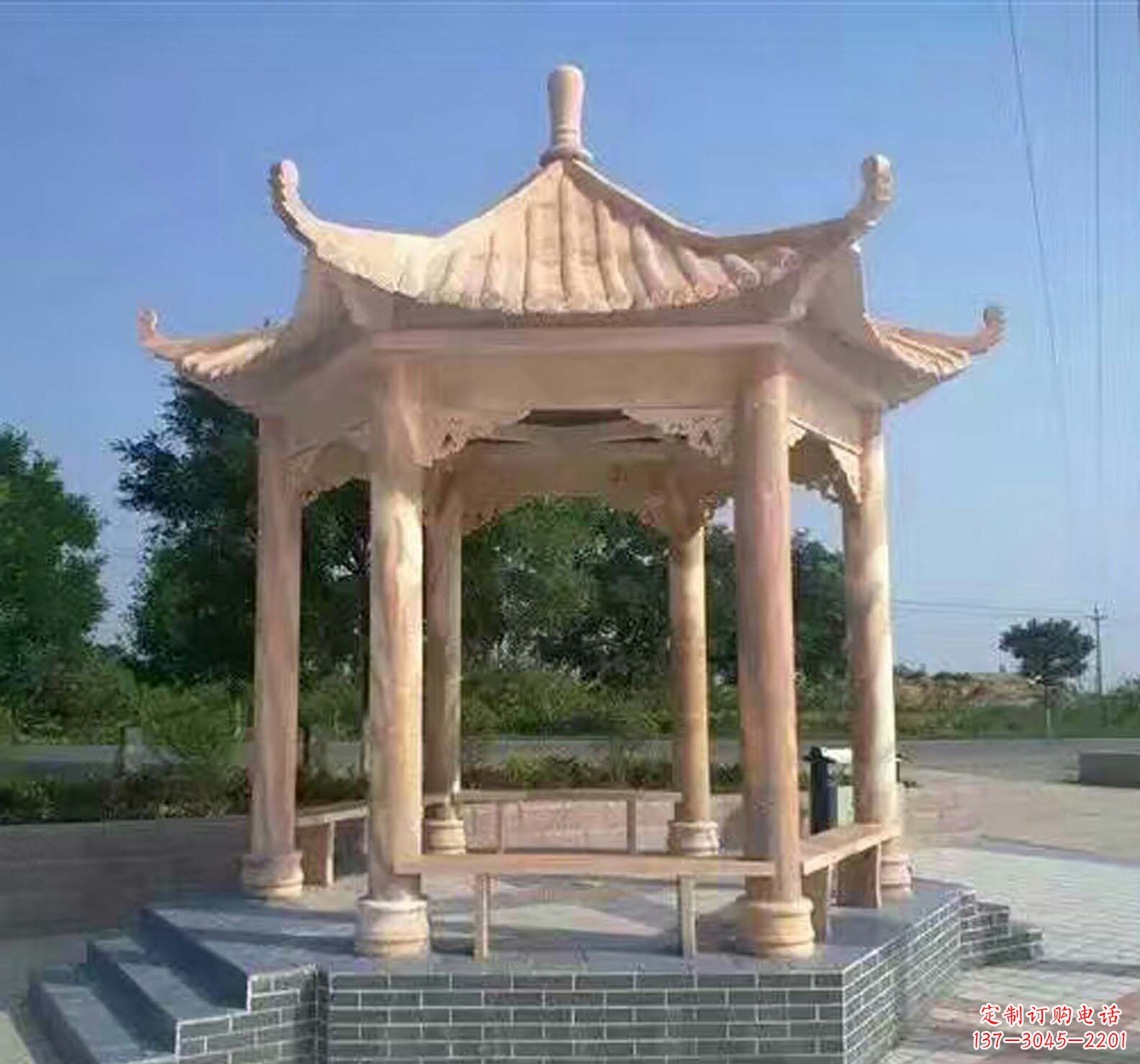 昆明晚霞红公园景观凉亭