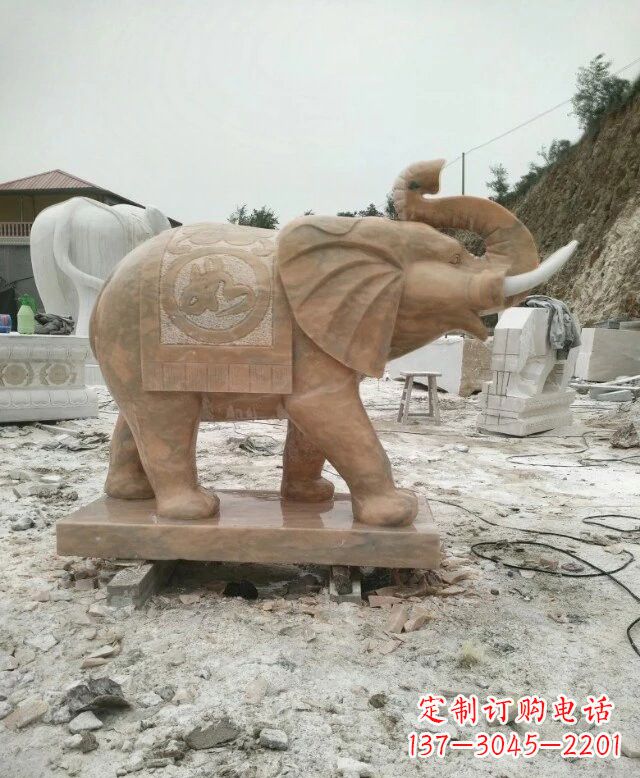 昆明晚霞红吉祥如意大象雕塑
