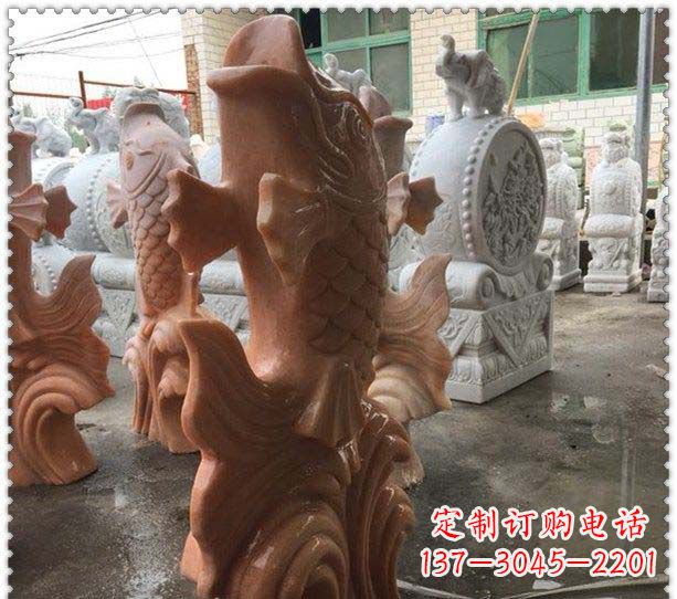 昆明晚霞红喷水鲤鱼公园石雕