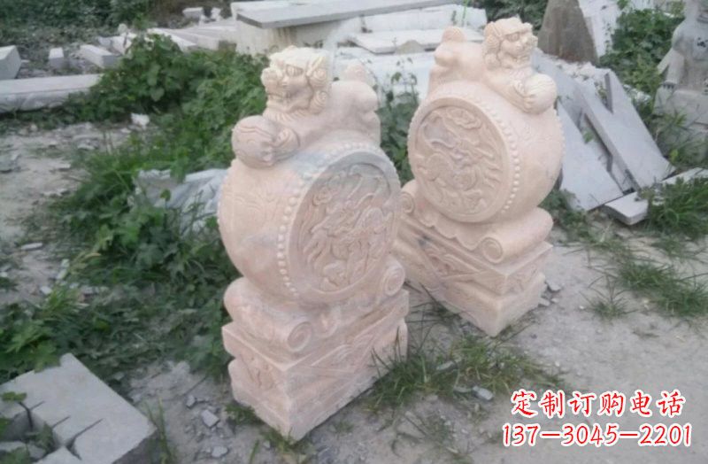 昆明晚霞红狮子门墩石雕
