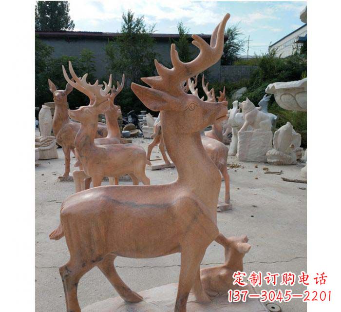 昆明晚霞红驯鹿动物公园石雕