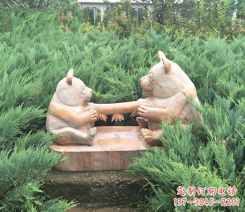昆明晚霞红熊猫母子石雕