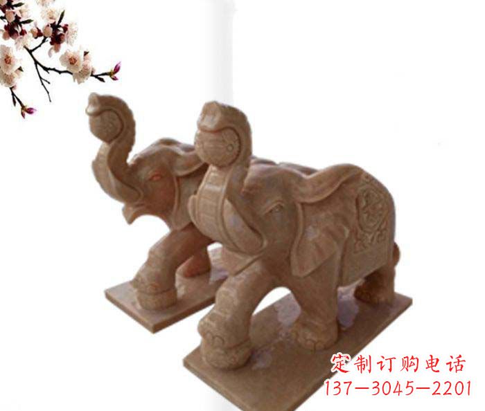 昆明象鼻朝天的大象晚霞红招财石雕