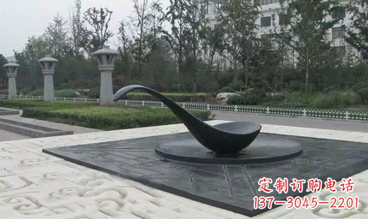 昆明校园古代指南针司南铜雕