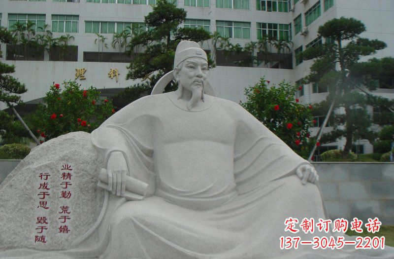 昆明校园名人韩愈石雕