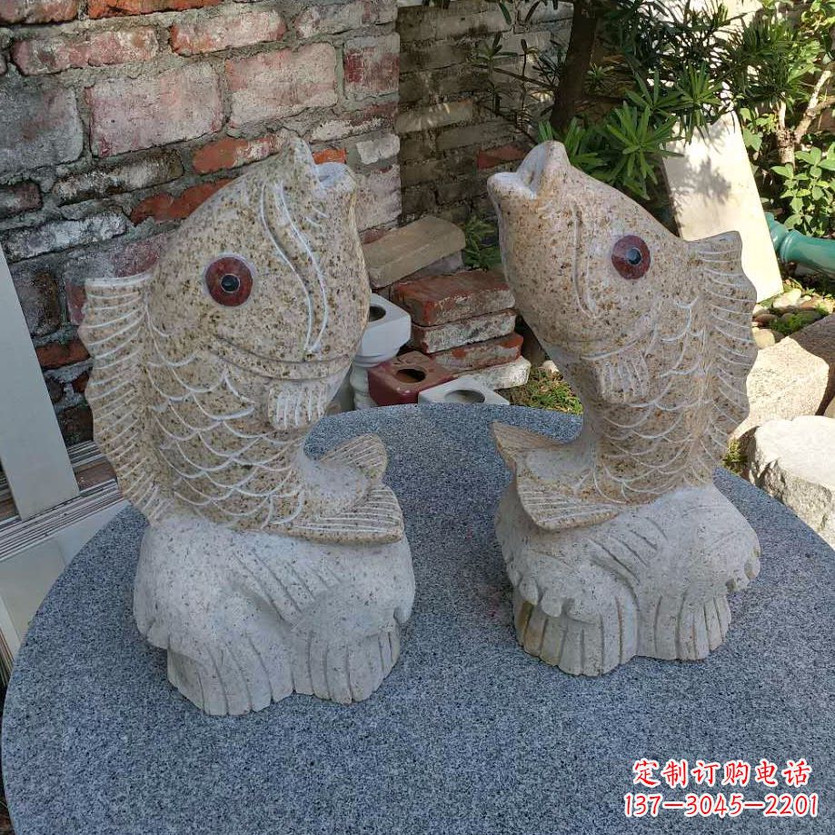 昆明鱼石雕喷泉