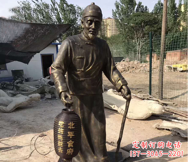 昆明提灯笼的老人铜雕